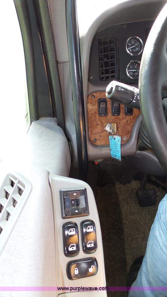 image for item K8304 2011 Peterbilt 387 semi truck