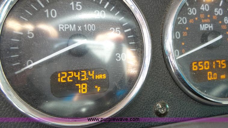 image for item K8304 2011 Peterbilt 387 semi truck