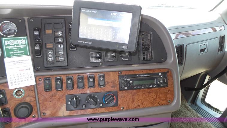 image for item K8304 2011 Peterbilt 387 semi truck