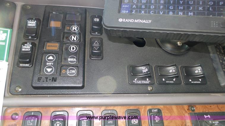 image for item K8304 2011 Peterbilt 387 semi truck