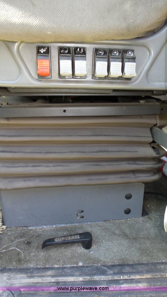 image for item K8304 2011 Peterbilt 387 semi truck