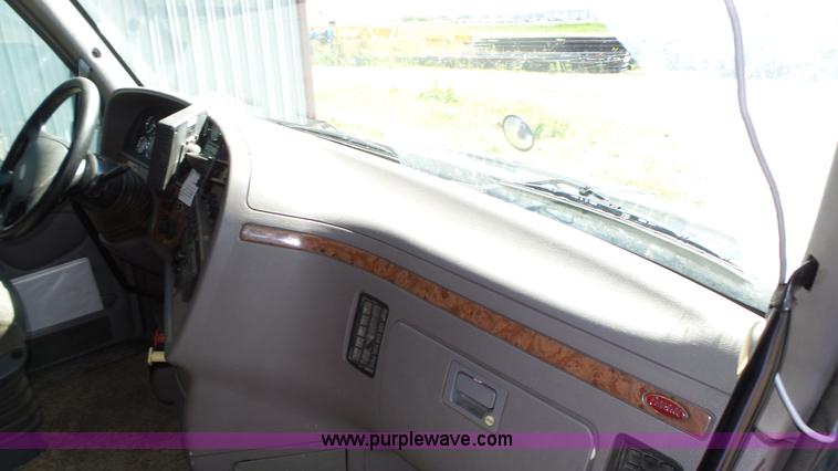 image for item K8304 2011 Peterbilt 387 semi truck