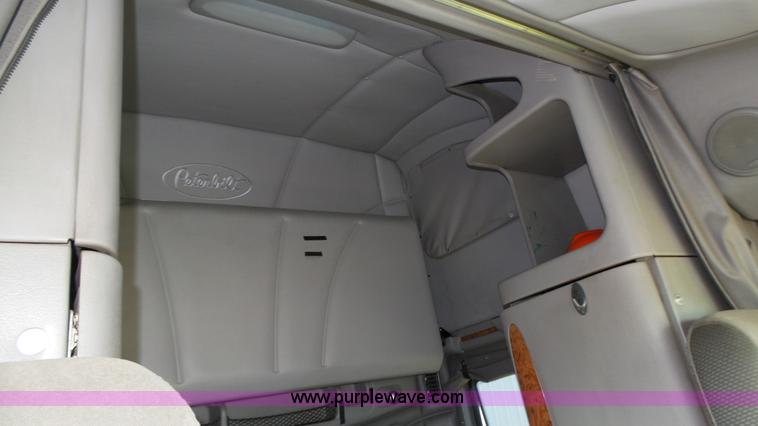 image for item K8304 2011 Peterbilt 387 semi truck