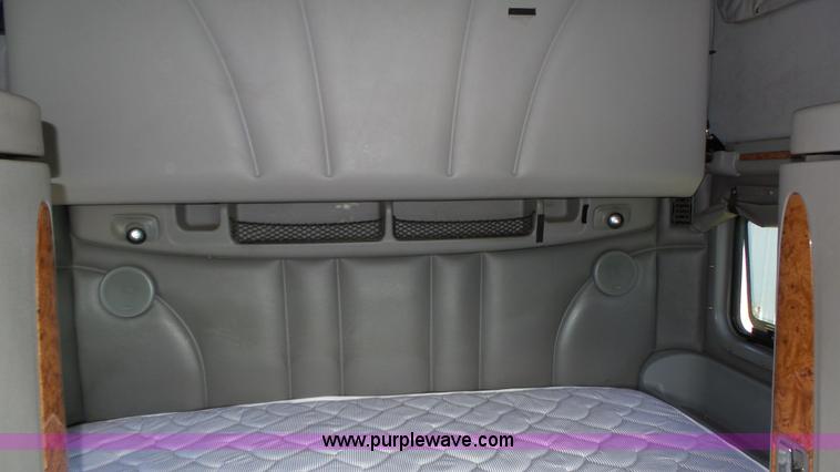 image for item K8304 2011 Peterbilt 387 semi truck