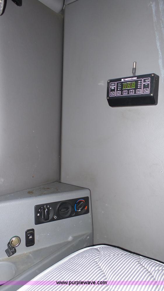 image for item K8304 2011 Peterbilt 387 semi truck