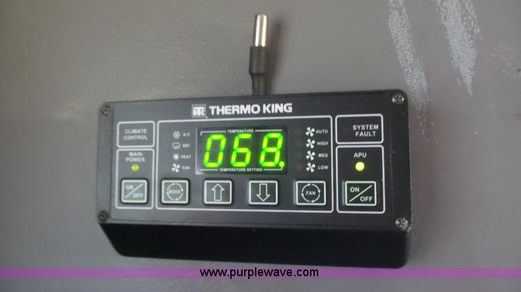 image for item K8304 2011 Peterbilt 387 semi truck