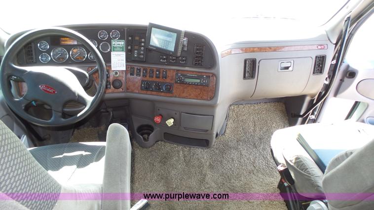 image for item K8304 2011 Peterbilt 387 semi truck