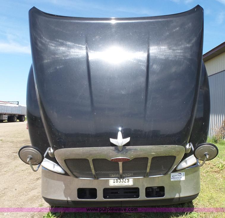 image for item K8304 2011 Peterbilt 387 semi truck