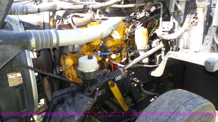 image for item K8304 2011 Peterbilt 387 semi truck