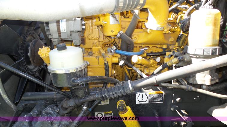 image for item K8304 2011 Peterbilt 387 semi truck