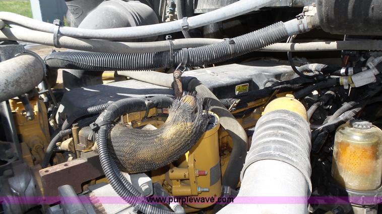 image for item K8304 2011 Peterbilt 387 semi truck