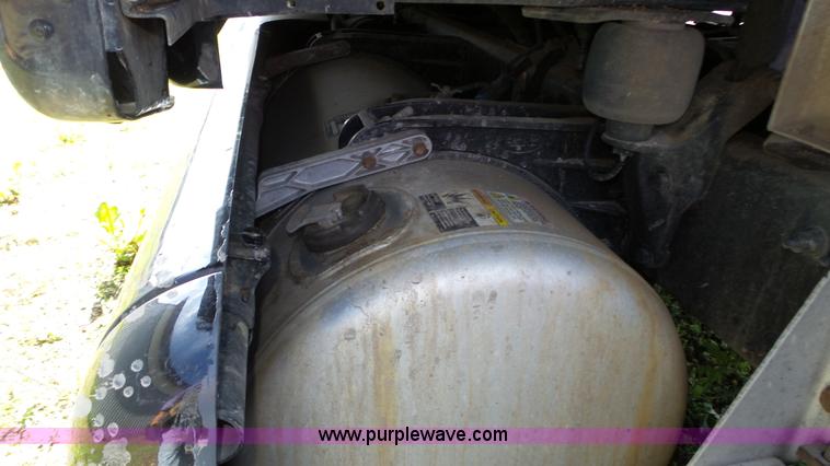 image for item K8304 2011 Peterbilt 387 semi truck