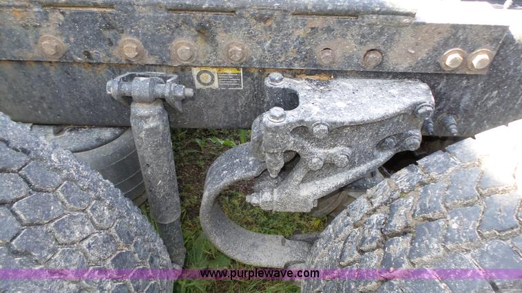 image for item K8304 2011 Peterbilt 387 semi truck