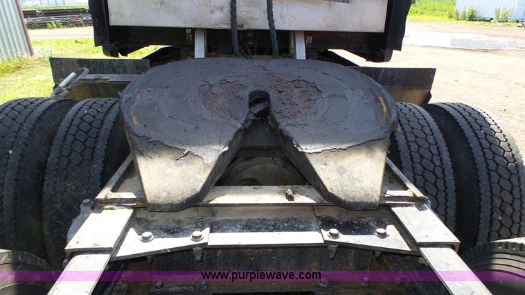 image for item K8304 2011 Peterbilt 387 semi truck