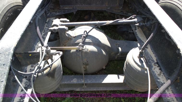 image for item K8304 2011 Peterbilt 387 semi truck