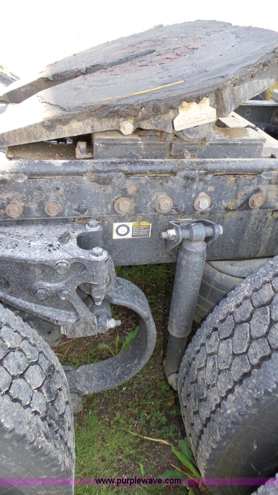 image for item K8304 2011 Peterbilt 387 semi truck