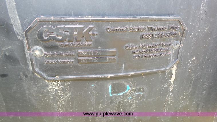 image for item K8304 2011 Peterbilt 387 semi truck