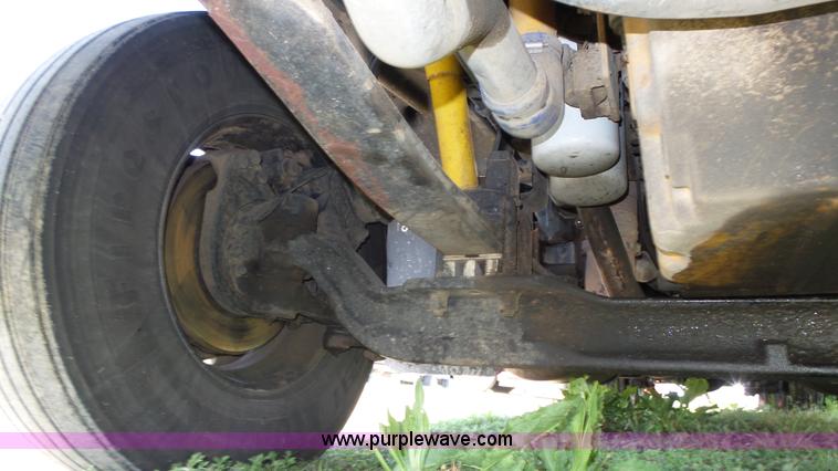 image for item K8304 2011 Peterbilt 387 semi truck