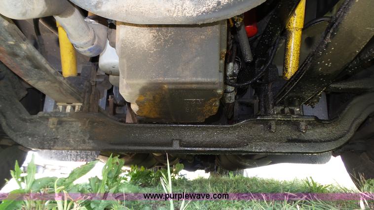 image for item K8304 2011 Peterbilt 387 semi truck