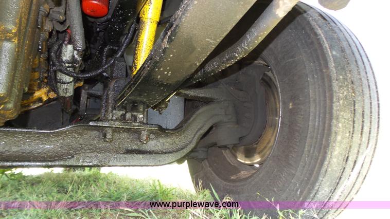 image for item K8304 2011 Peterbilt 387 semi truck