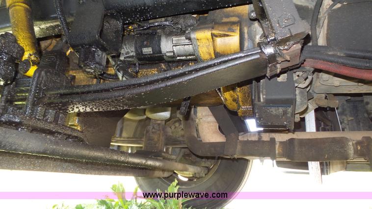 image for item K8304 2011 Peterbilt 387 semi truck