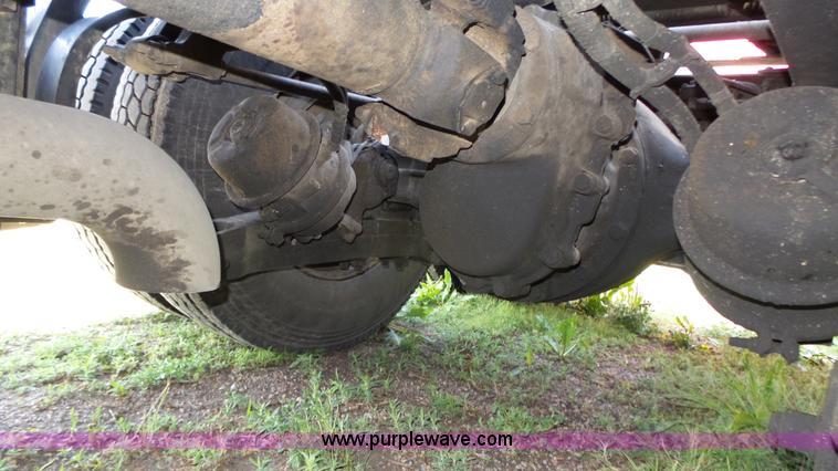 image for item K8304 2011 Peterbilt 387 semi truck