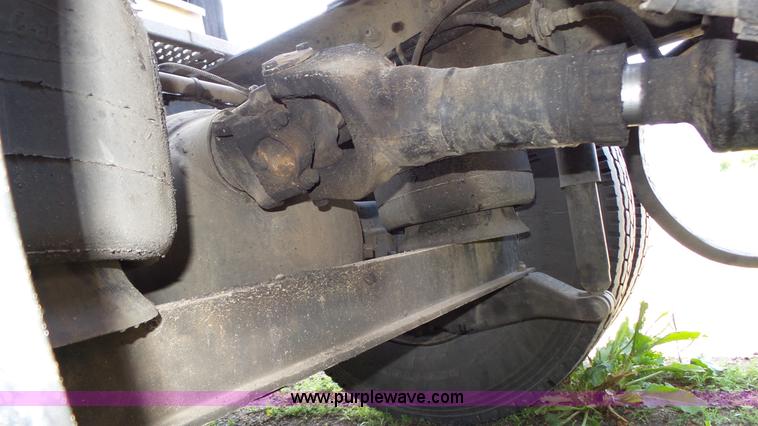 image for item K8304 2011 Peterbilt 387 semi truck