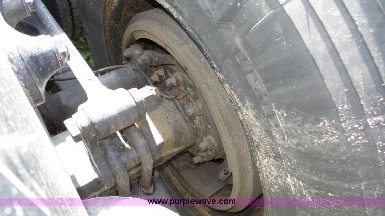 image for item K8304 2011 Peterbilt 387 semi truck