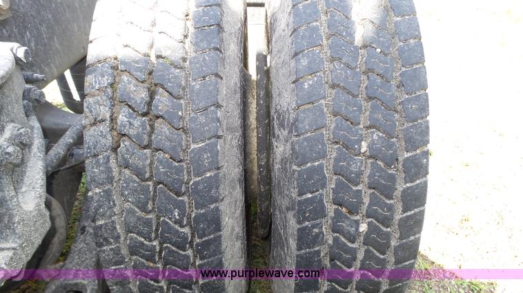 image for item K8304 2011 Peterbilt 387 semi truck