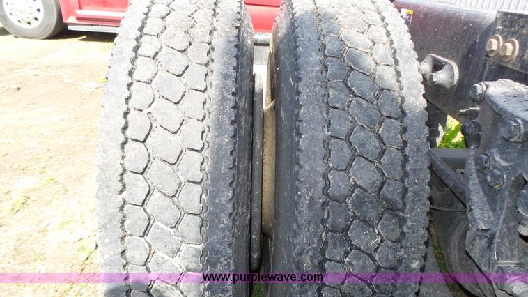 image for item K8304 2011 Peterbilt 387 semi truck