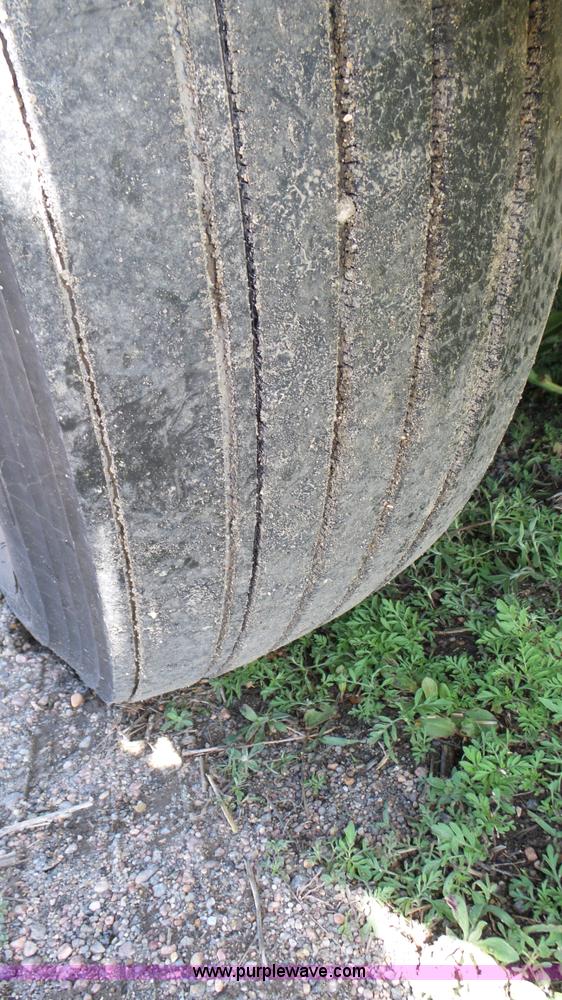 image for item K8304 2011 Peterbilt 387 semi truck