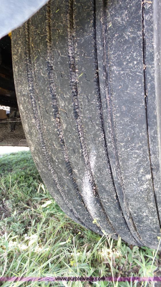 image for item K8304 2011 Peterbilt 387 semi truck