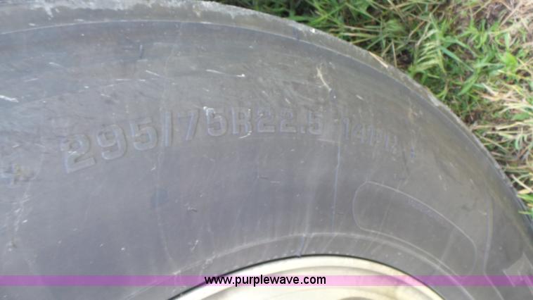 image for item K8304 2011 Peterbilt 387 semi truck