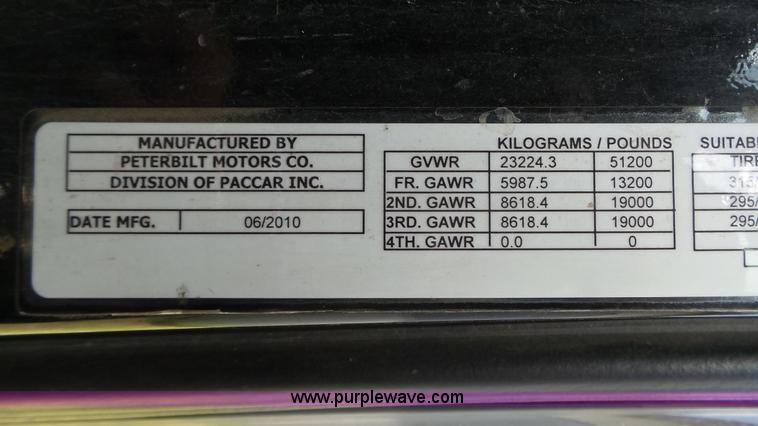 image for item K8304 2011 Peterbilt 387 semi truck