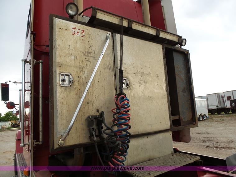 image for item L2047 1995 Freightliner FLD semi truck