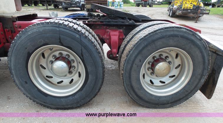 image for item L2047 1995 Freightliner FLD semi truck