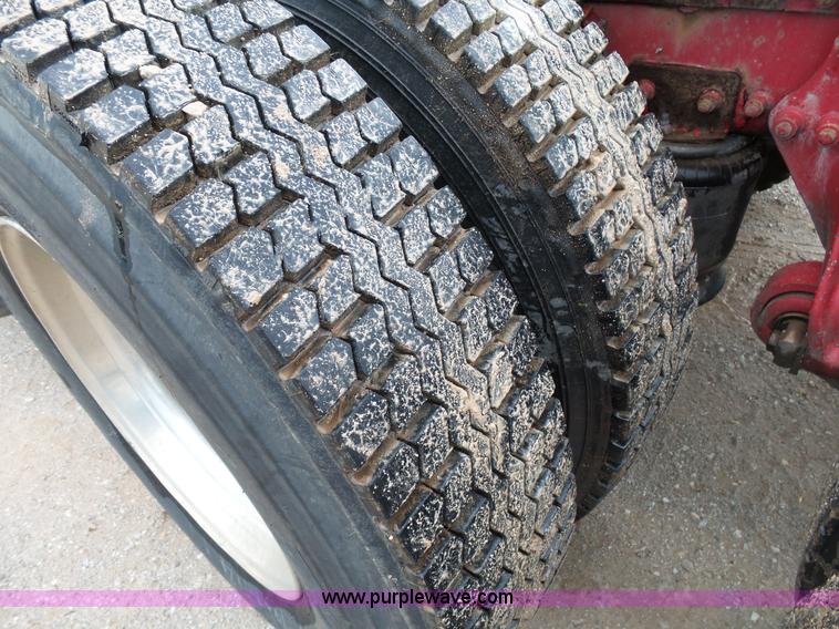 image for item L2047 1995 Freightliner FLD semi truck