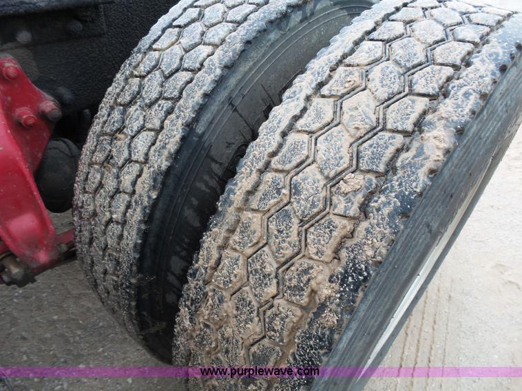 image for item L2047 1995 Freightliner FLD semi truck