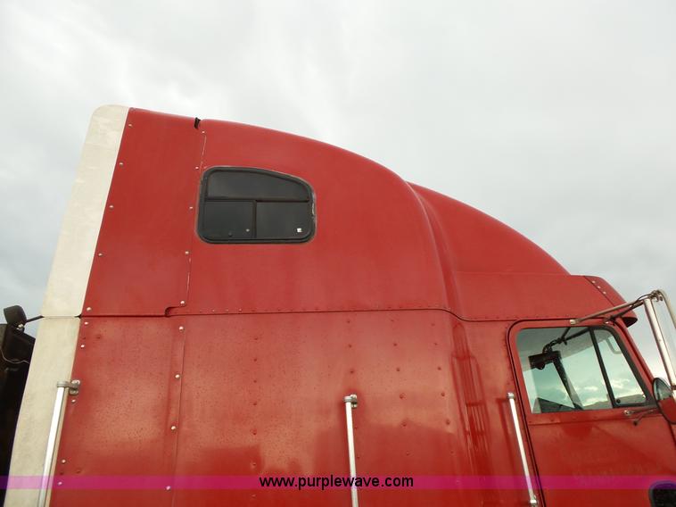 image for item L2047 1995 Freightliner FLD semi truck