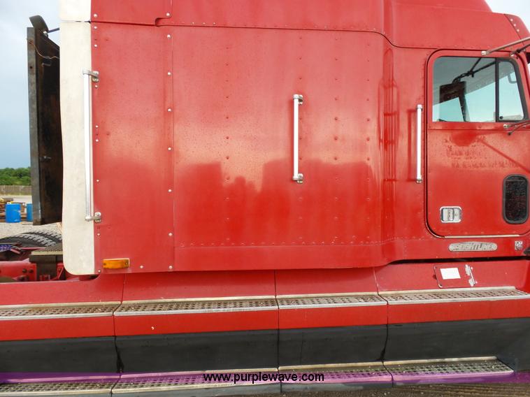 image for item L2047 1995 Freightliner FLD semi truck