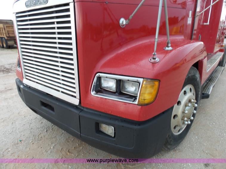 image for item L2047 1995 Freightliner FLD semi truck