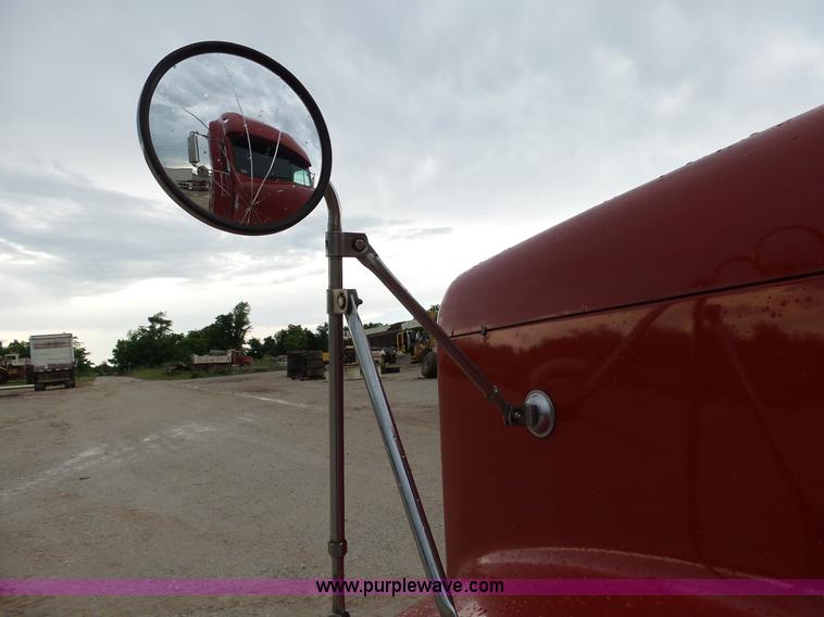 image for item L2047 1995 Freightliner FLD semi truck