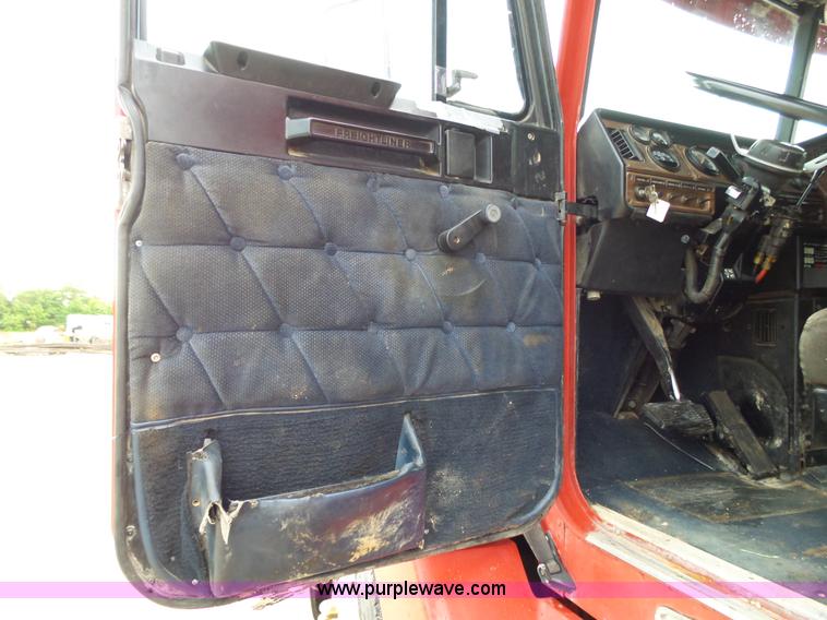 image for item L2047 1995 Freightliner FLD semi truck