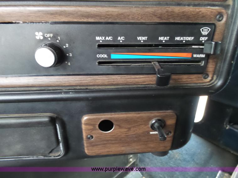 image for item L2047 1995 Freightliner FLD semi truck