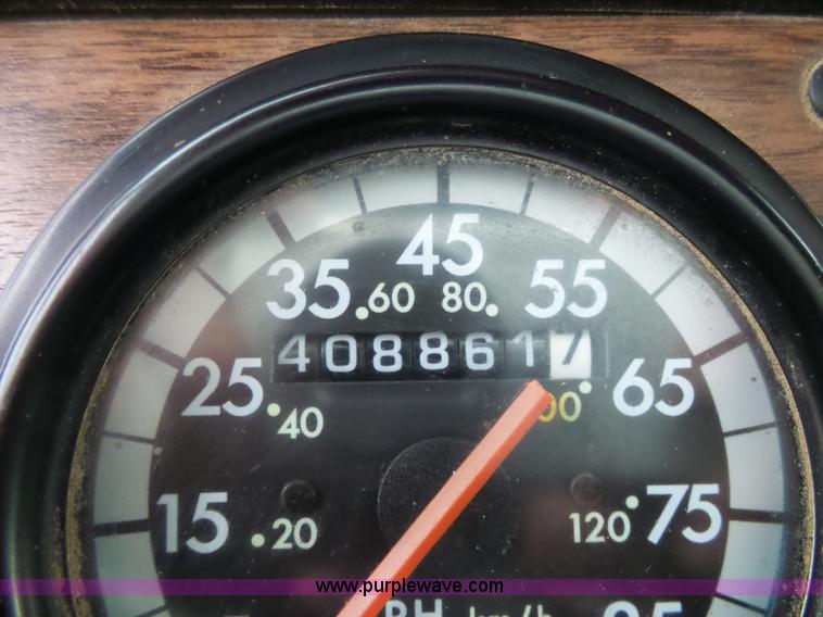 image for item L2047 1995 Freightliner FLD semi truck