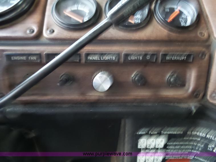 image for item L2047 1995 Freightliner FLD semi truck