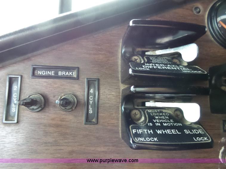 image for item L2047 1995 Freightliner FLD semi truck