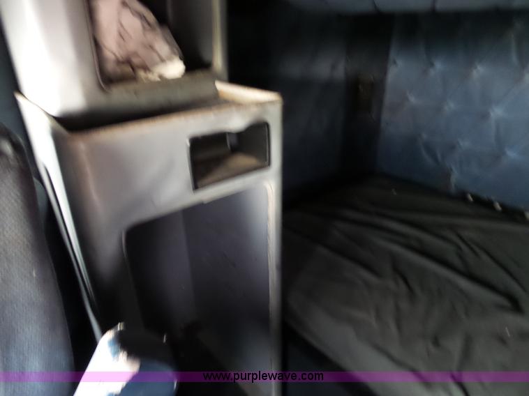 image for item L2047 1995 Freightliner FLD semi truck