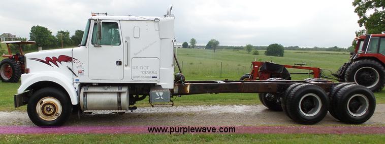 image for item L2053 1989 Volvo WIM semi truck