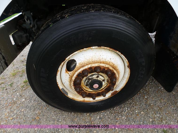 image for item L2053 1989 Volvo WIM semi truck